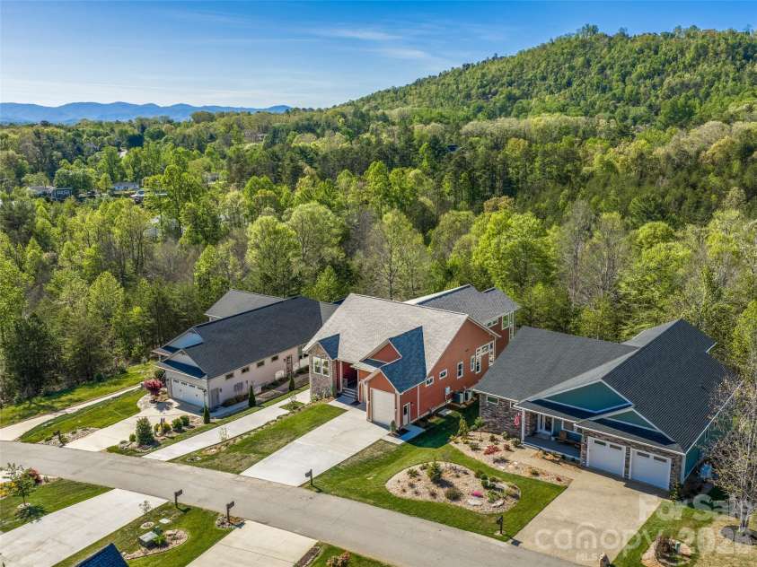 49 Al Dorf Drive, Weaverville, NC 28787.  MLS# CAR4372663, YatesRealty ID 26504. 