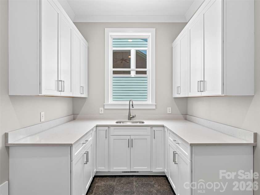 49 Al Dorf Drive, Weaverville, NC 28787.  MLS# CAR4372663, YatesRealty ID 26504. Main Level Laundry