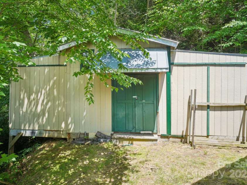 1253 Forest Drive, Maggie Valley, NC 28751.  MLS# CAR4274700, YatesRealty ID 26505. 