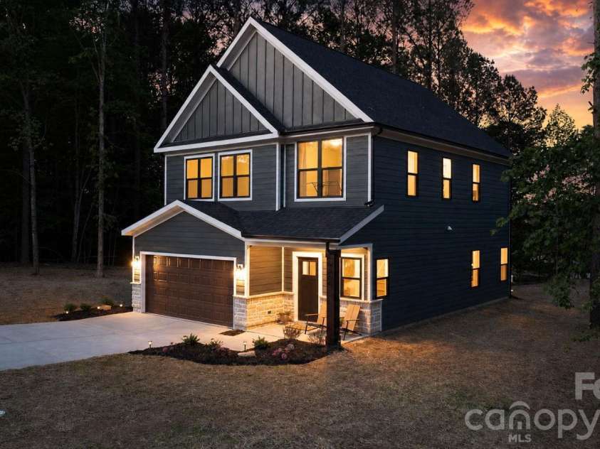 5256 Whitewater Drive, Hickory, NC 28601.  MLS# CAR4378466, YatesRealty ID 26507. 