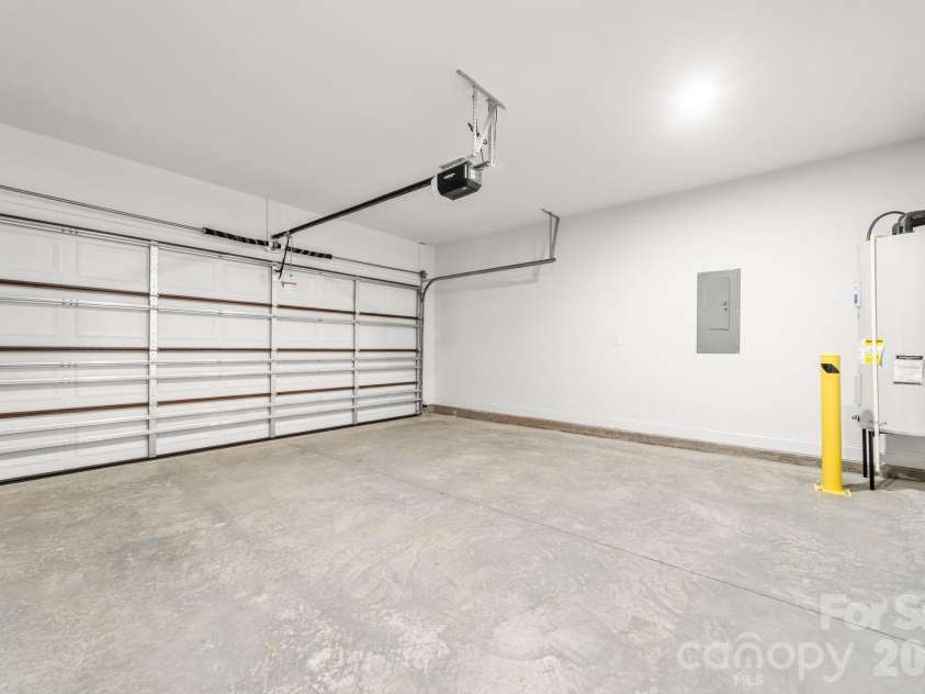5256 Whitewater Drive, Hickory, NC 28601.  MLS# CAR4378466, YatesRealty ID 26507. 