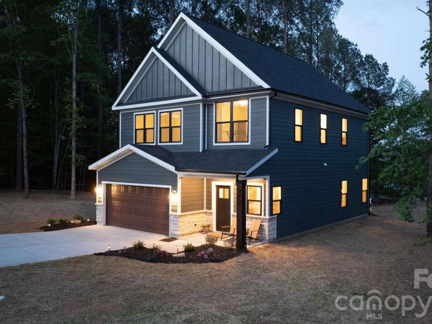 5256 Whitewater Drive, Hickory, NC 28601.  MLS# CAR4378466, YatesRealty ID 26507. 