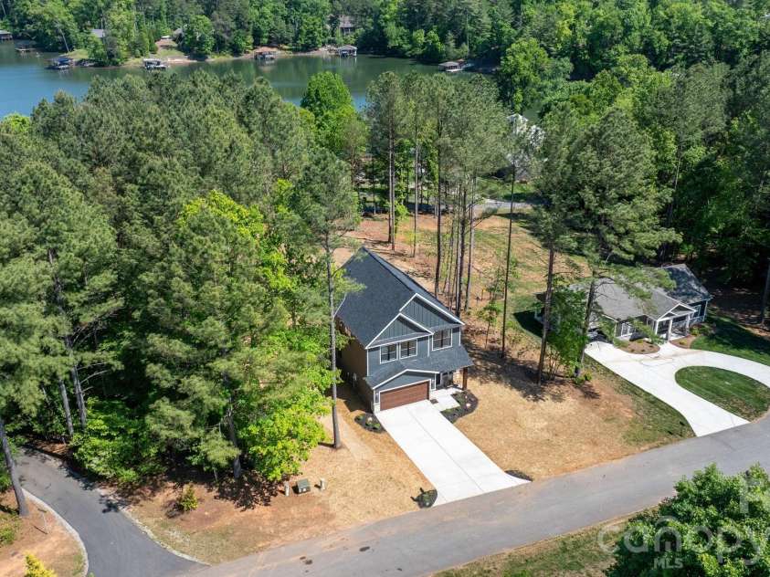 5256 Whitewater Drive, Hickory, NC 28601.  MLS# CAR4378466, YatesRealty ID 26507. 
