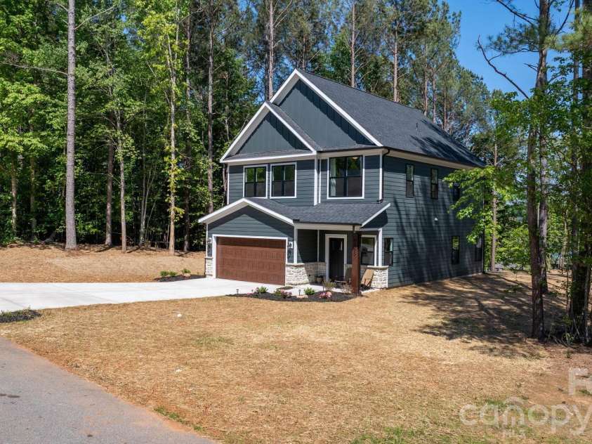 5256 Whitewater Drive, Hickory, NC 28601.  MLS# CAR4378466, YatesRealty ID 26507. 