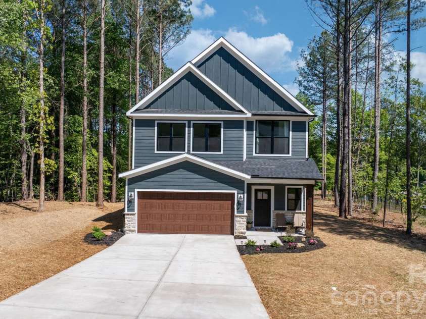 5256 Whitewater Drive, Hickory, NC 28601.  MLS# CAR4378466, YatesRealty ID 26507. 