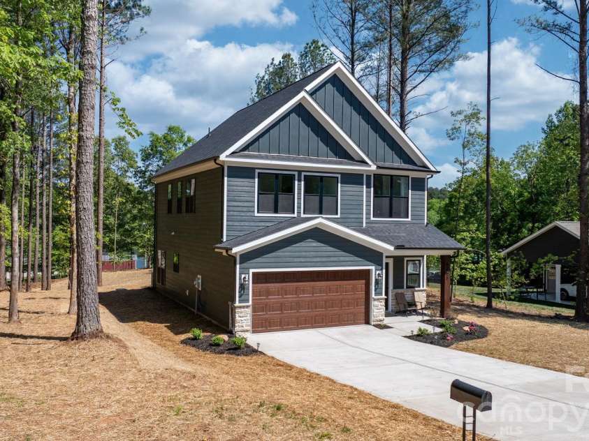 5256 Whitewater Drive, Hickory, NC 28601.  MLS# CAR4378466, YatesRealty ID 26507. 