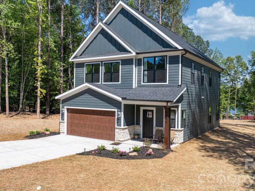 5256 Whitewater Drive, Hickory, NC 28601.  MLS# CAR4378466, YatesRealty ID 26507. 