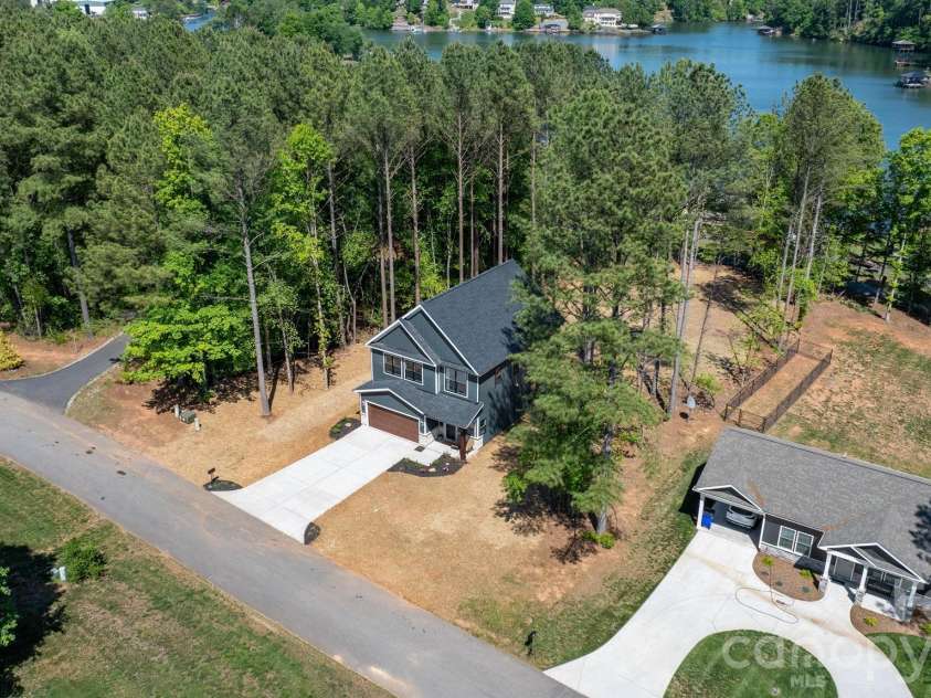 5256 Whitewater Drive, Hickory, NC 28601.  MLS# CAR4378466, YatesRealty ID 26507. Lake Views 