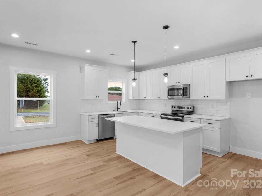 103 Churchill Drive, Kings Mountain, NC 28086.  MLS# CAR4262786, YatesRealty ID 26509. 