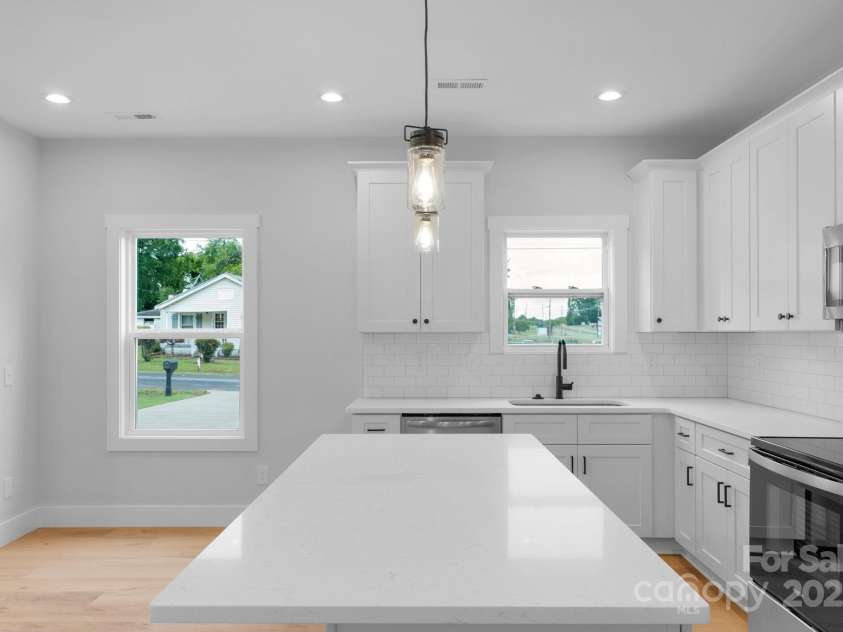 103 Churchill Drive, Kings Mountain, NC 28086.  MLS# CAR4262786, YatesRealty ID 26509. 