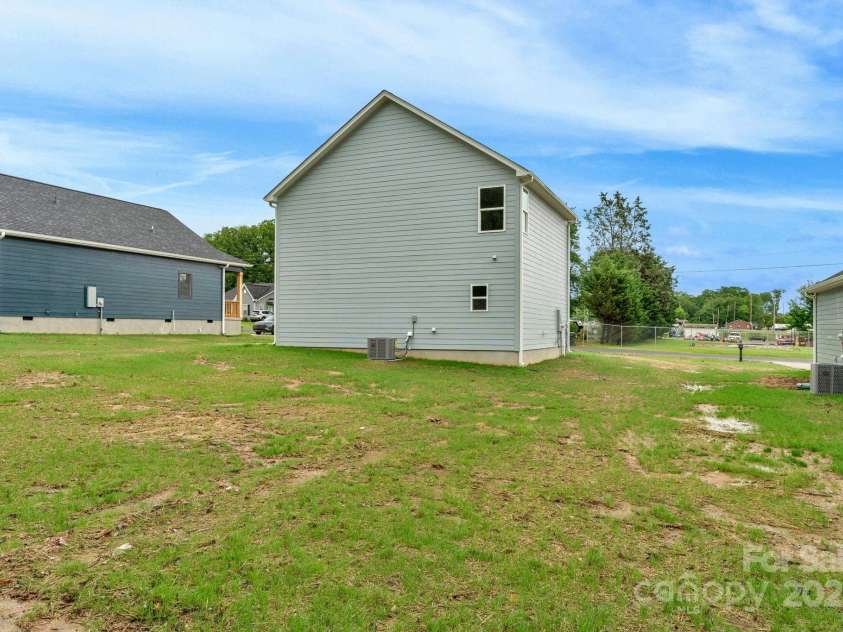 103 Churchill Drive, Kings Mountain, NC 28086.  MLS# CAR4262786, YatesRealty ID 26509. 