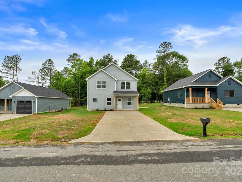 103 Churchill Drive, Kings Mountain, NC 28086.  MLS# CAR4262786, YatesRealty ID 26509. 
