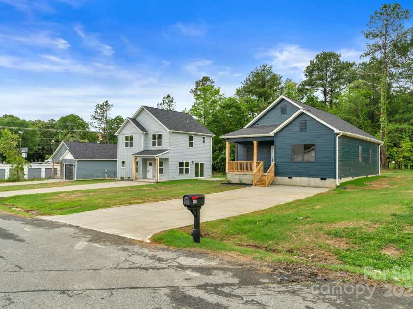 103 Churchill Drive, Kings Mountain, NC 28086.  MLS# CAR4262786, YatesRealty ID 26509. 
