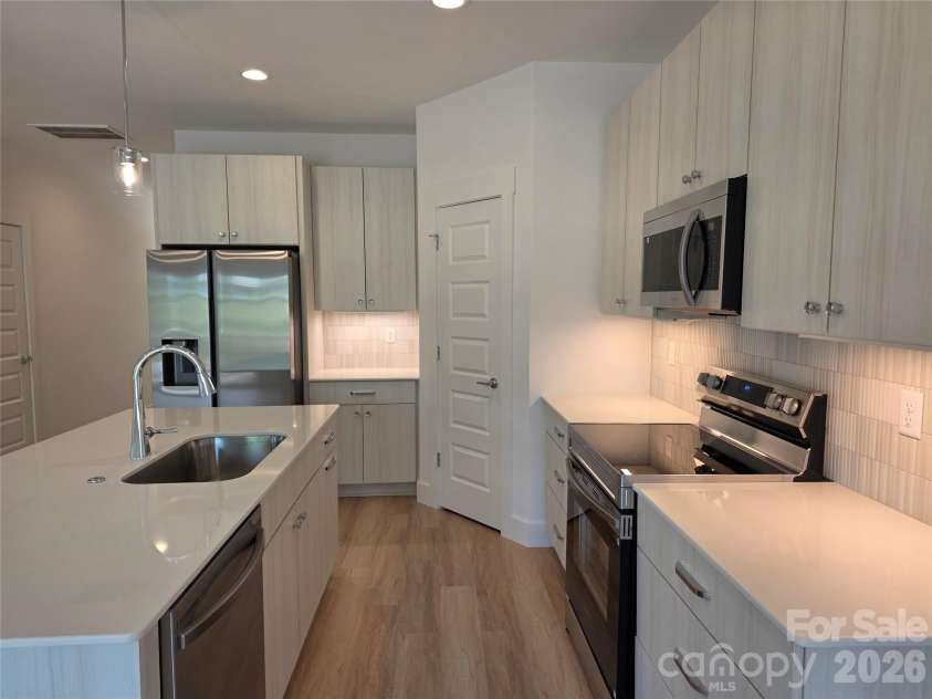 13 Bolton Street, Asheville, NC 28806.  MLS# CAR4380229, YatesRealty ID 26509. 