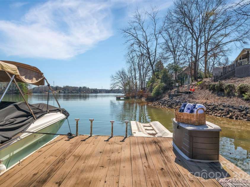 1077 Gauguin Lane, Tega Cay, SC 29708.  MLS# CAR4219217, YatesRealty ID 2651. Dock