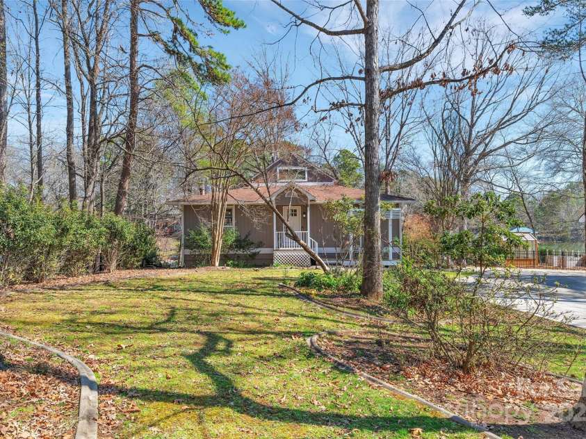 1077 Gauguin Lane, Tega Cay, SC 29708.  MLS# CAR4219217, YatesRealty ID 2651. Front of House