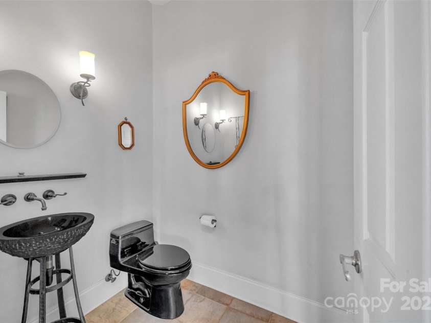 1077 Gauguin Lane, Tega Cay, SC 29708.  MLS# CAR4219217, YatesRealty ID 2651. Half Bath