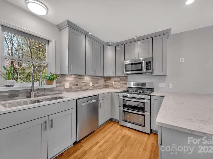 1077 Gauguin Lane, Tega Cay, SC 29708.  MLS# CAR4219217, YatesRealty ID 2651. Kitchen