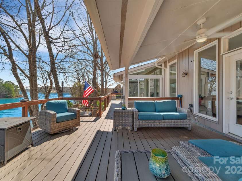 1077 Gauguin Lane, Tega Cay, SC 29708.  MLS# CAR4219217, YatesRealty ID 2651. Upper Deck