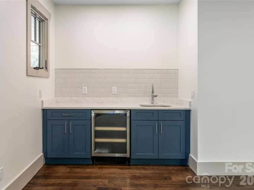 110 Unadilla Avenue, Asheville, NC 28803.  MLS# CAR4249602, YatesRealty ID 2651. Lower level wet bar