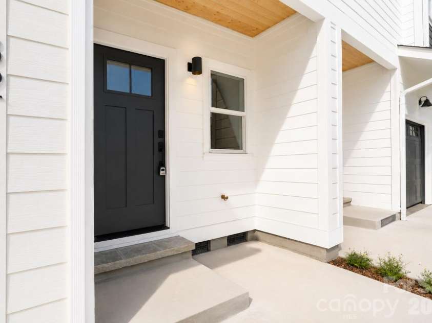 32 Brice Street, Asheville, NC 28806.  MLS# CAR4380232, YatesRealty ID 26510. 