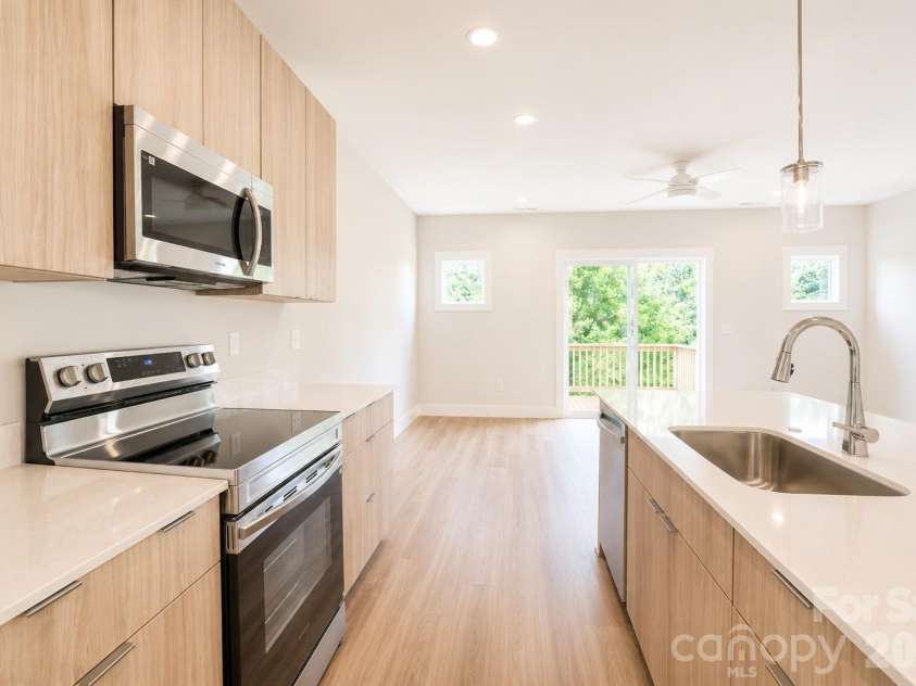 32 Brice Street, Asheville, NC 28806.  MLS# CAR4380232, YatesRealty ID 26510. 