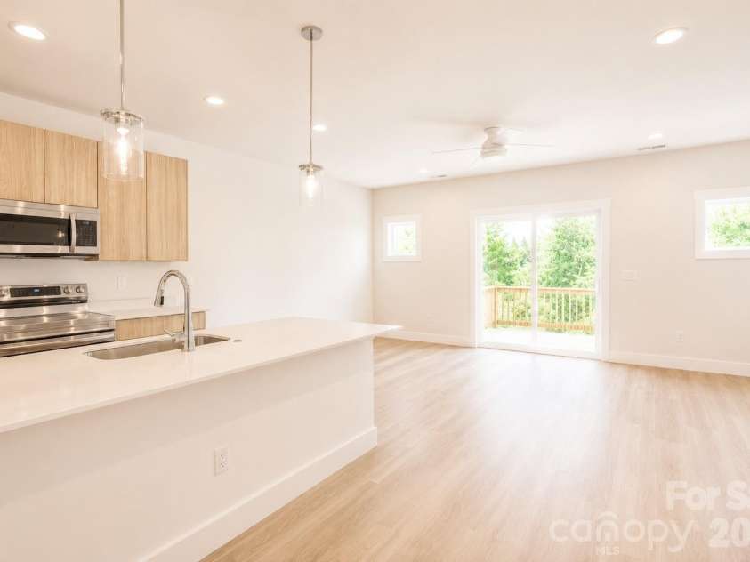 32 Brice Street, Asheville, NC 28806.  MLS# CAR4380232, YatesRealty ID 26510. 