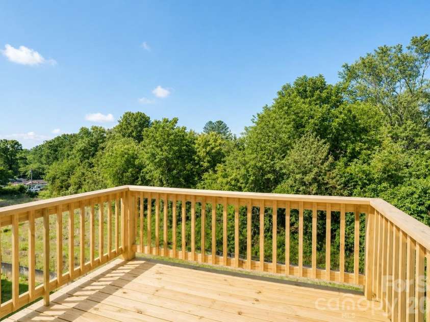 32 Brice Street, Asheville, NC 28806.  MLS# CAR4380232, YatesRealty ID 26510. 