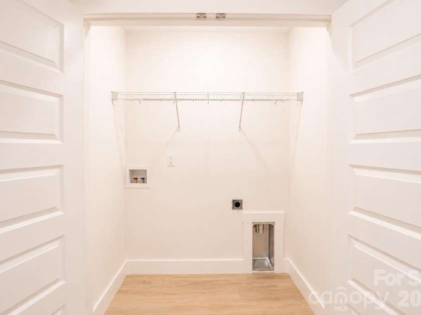 32 Brice Street, Asheville, NC 28806.  MLS# CAR4380232, YatesRealty ID 26510. 