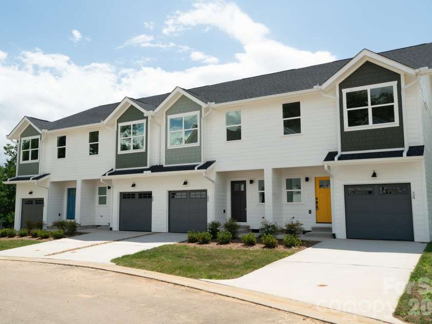 32 Brice Street, Asheville, NC 28806.  MLS# CAR4380232, YatesRealty ID 26510. 