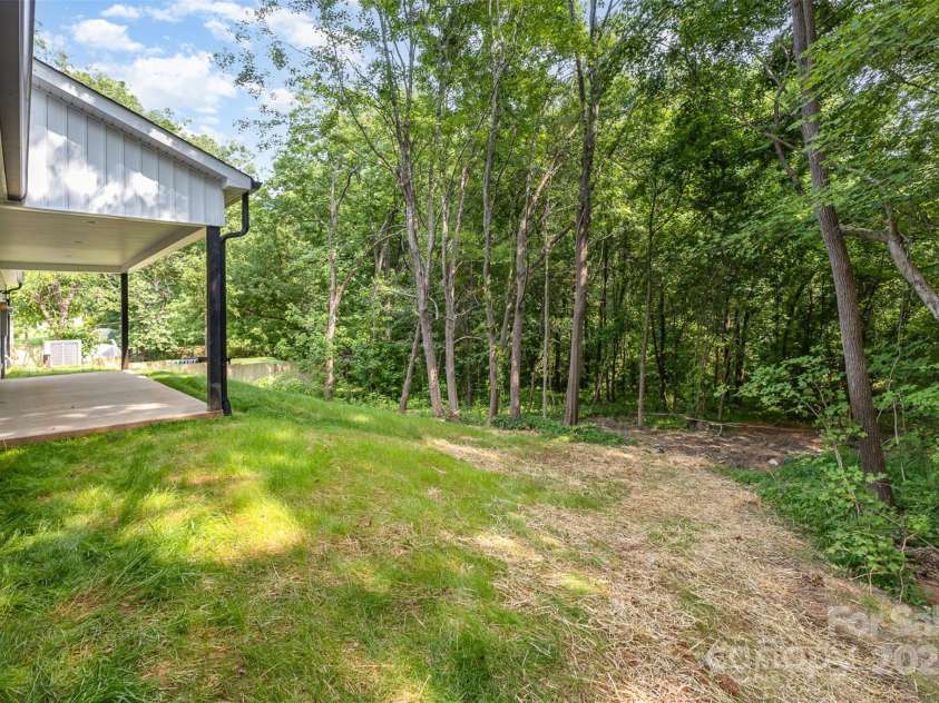 627 West Main Extension, Lincolnton, NC 28092.  MLS# CAR4267031, YatesRealty ID 26510. 