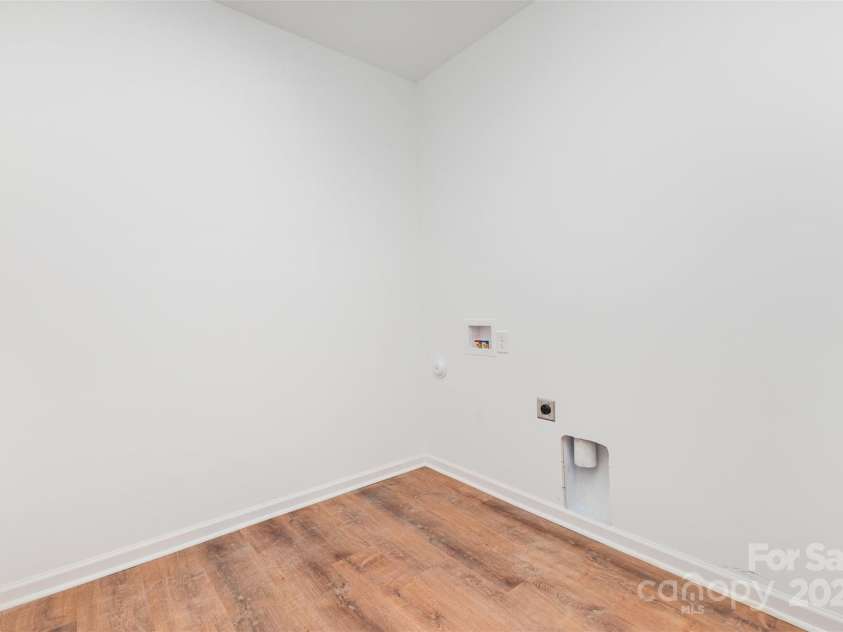 627 West Main Extension, Lincolnton, NC 28092.  MLS# CAR4267031, YatesRealty ID 26510. Laundry room