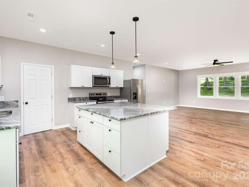 627 West Main Extension, Lincolnton, NC 28092.  MLS# CAR4321188, YatesRealty ID 26510. 