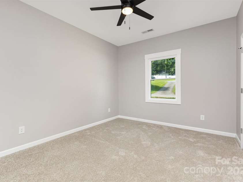 627 West Main Extension, Lincolnton, NC 28092.  MLS# CAR4321188, YatesRealty ID 26510. Bed 3