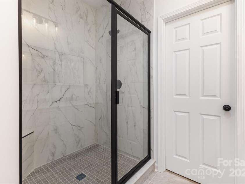 627 West Main Extension, Lincolnton, NC 28092.  MLS# CAR4321188, YatesRealty ID 26510. Primary Bath