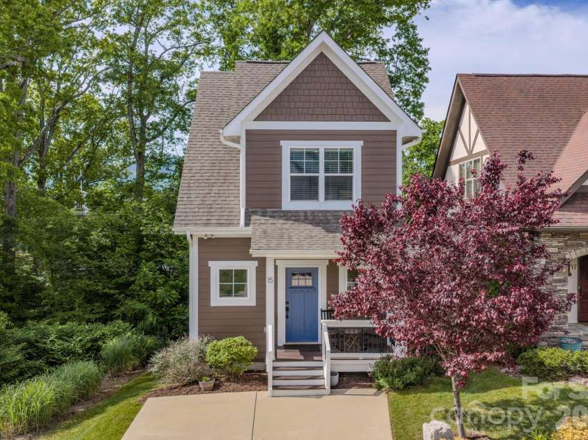 15 Tudor Way, Black Mountain, NC 28711.  MLS# CAR4379206, YatesRealty ID 26511. 