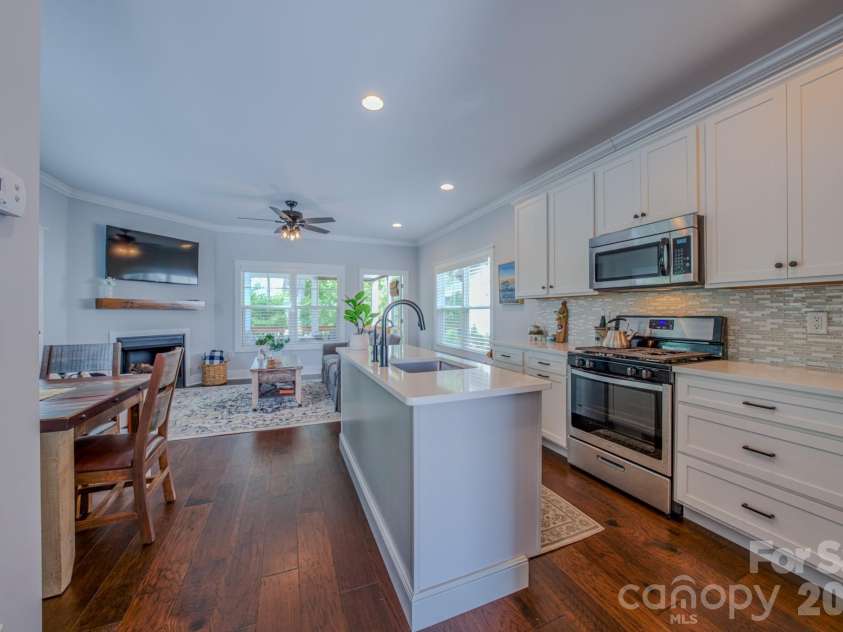 15 Tudor Way, Black Mountain, NC 28711.  MLS# CAR4379206, YatesRealty ID 26511. 