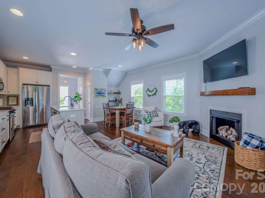 15 Tudor Way, Black Mountain, NC 28711.  MLS# CAR4379206, YatesRealty ID 26511. 
