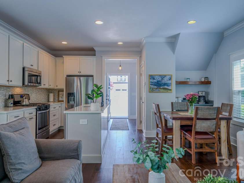 15 Tudor Way, Black Mountain, NC 28711.  MLS# CAR4379206, YatesRealty ID 26511. 
