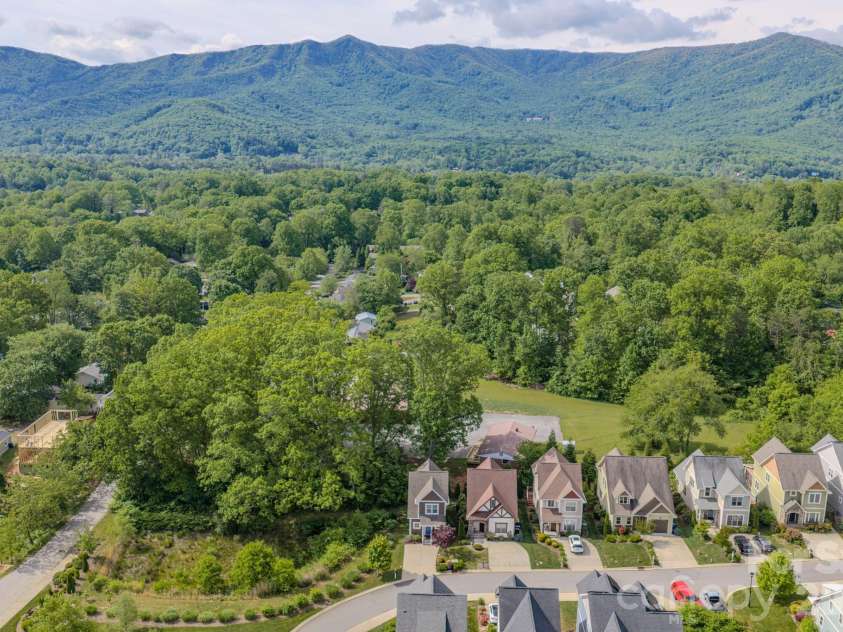 15 Tudor Way, Black Mountain, NC 28711.  MLS# CAR4379206, YatesRealty ID 26511. 