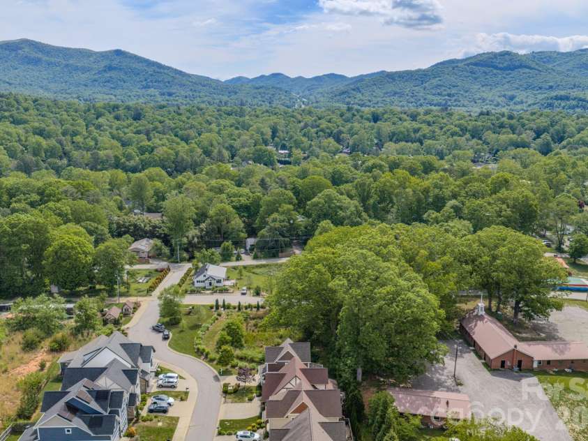 15 Tudor Way, Black Mountain, NC 28711.  MLS# CAR4379206, YatesRealty ID 26511. 