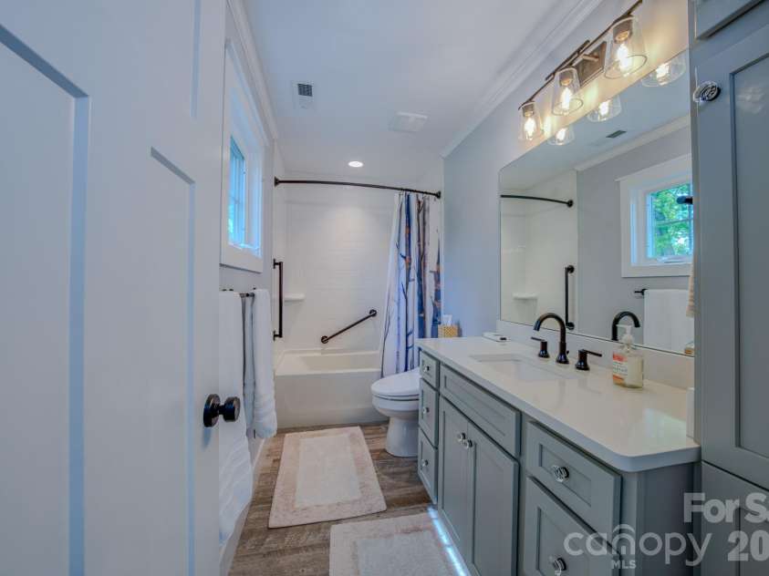 15 Tudor Way, Black Mountain, NC 28711.  MLS# CAR4379206, YatesRealty ID 26511. Full Bath