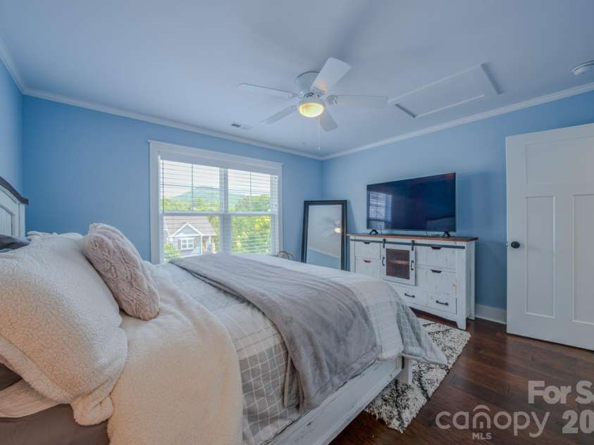 15 Tudor Way, Black Mountain, NC 28711.  MLS# CAR4379206, YatesRealty ID 26511. Primary Bedroom