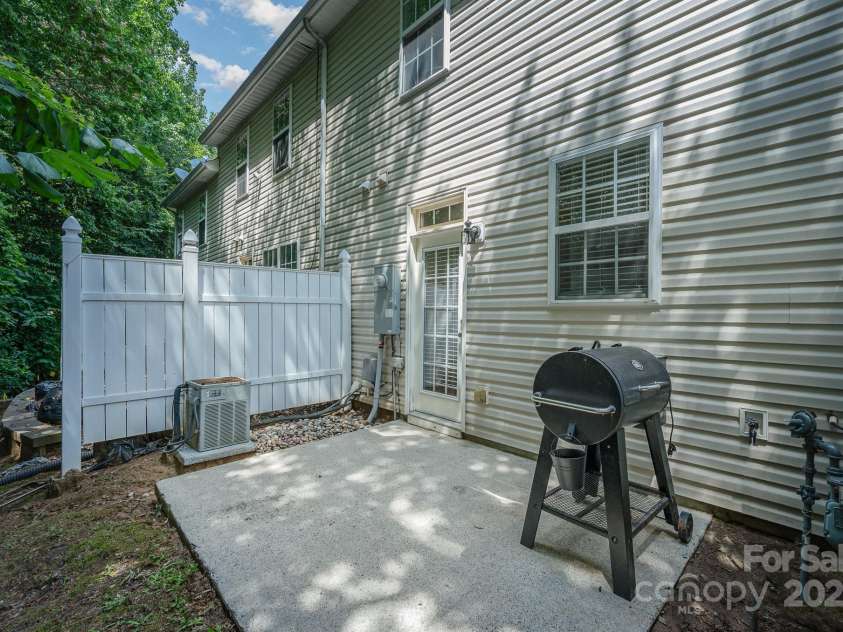 7518 Silver Arrow Drive, Charlotte, NC 28273.  MLS# CAR4273835, YatesRealty ID 26511. 