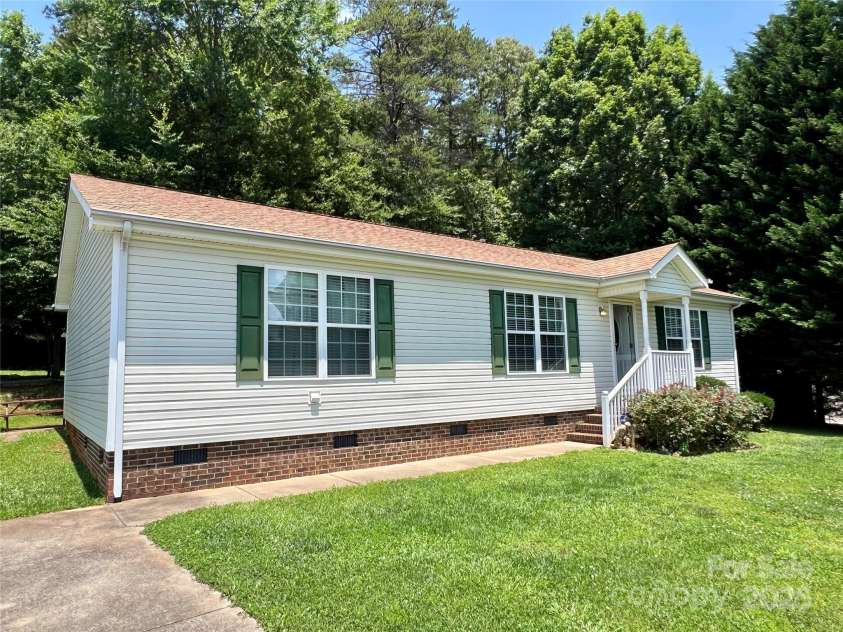 1031 Daniel Drive, Stanley, NC 28164.  MLS# CAR4268456, YatesRealty ID 26512. 