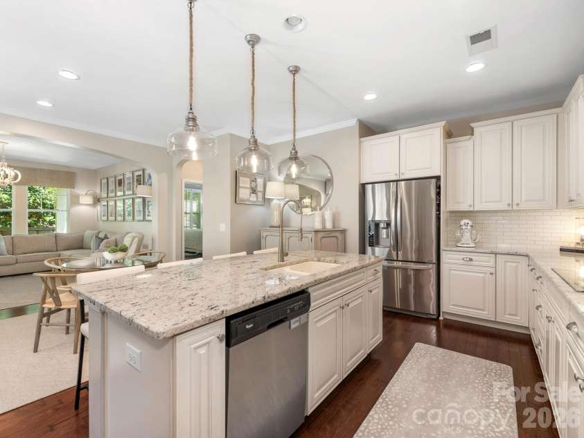 6025 Glenmore Garden Drive, Charlotte, NC 28270.  MLS# CAR4381278, YatesRealty ID 26512. Kitchen