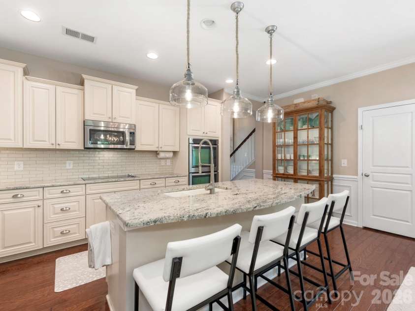 6025 Glenmore Garden Drive, Charlotte, NC 28270.  MLS# CAR4381278, YatesRealty ID 26512. Kitchen
