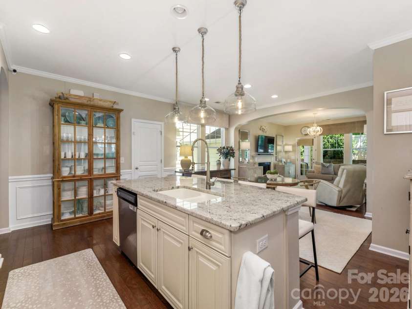 6025 Glenmore Garden Drive, Charlotte, NC 28270.  MLS# CAR4381278, YatesRealty ID 26512. Kitchen and Dining