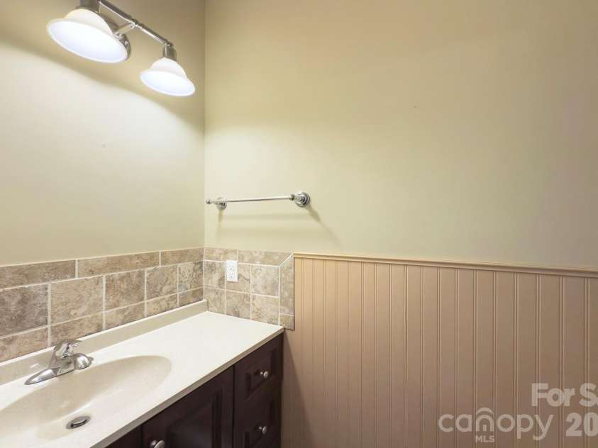1023 White Point Drive, Huntersville, NC 28078.  MLS# CAR4380132, YatesRealty ID 26513. 