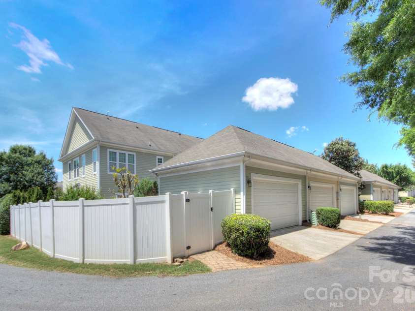 1023 White Point Drive, Huntersville, NC 28078.  MLS# CAR4380132, YatesRealty ID 26513. 